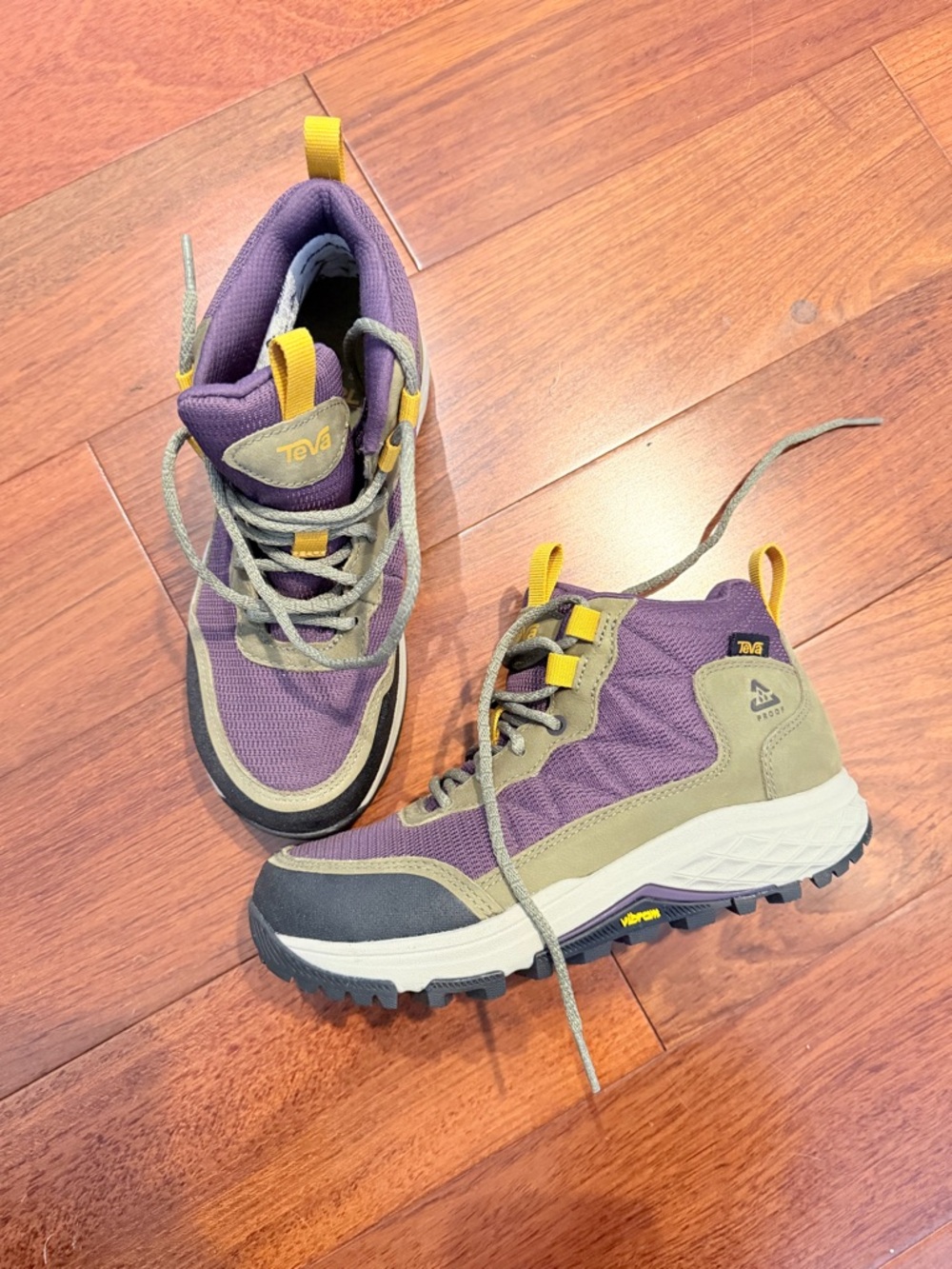 Teva Women's Ridgeview Mid in the colorway Olive Branch / Purple Pennant